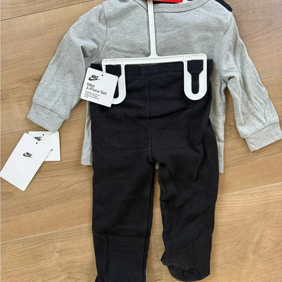 Nike Grey Top with Black Bottoms & Neon Yellow Logo Infant Set - Picture 6 of 6